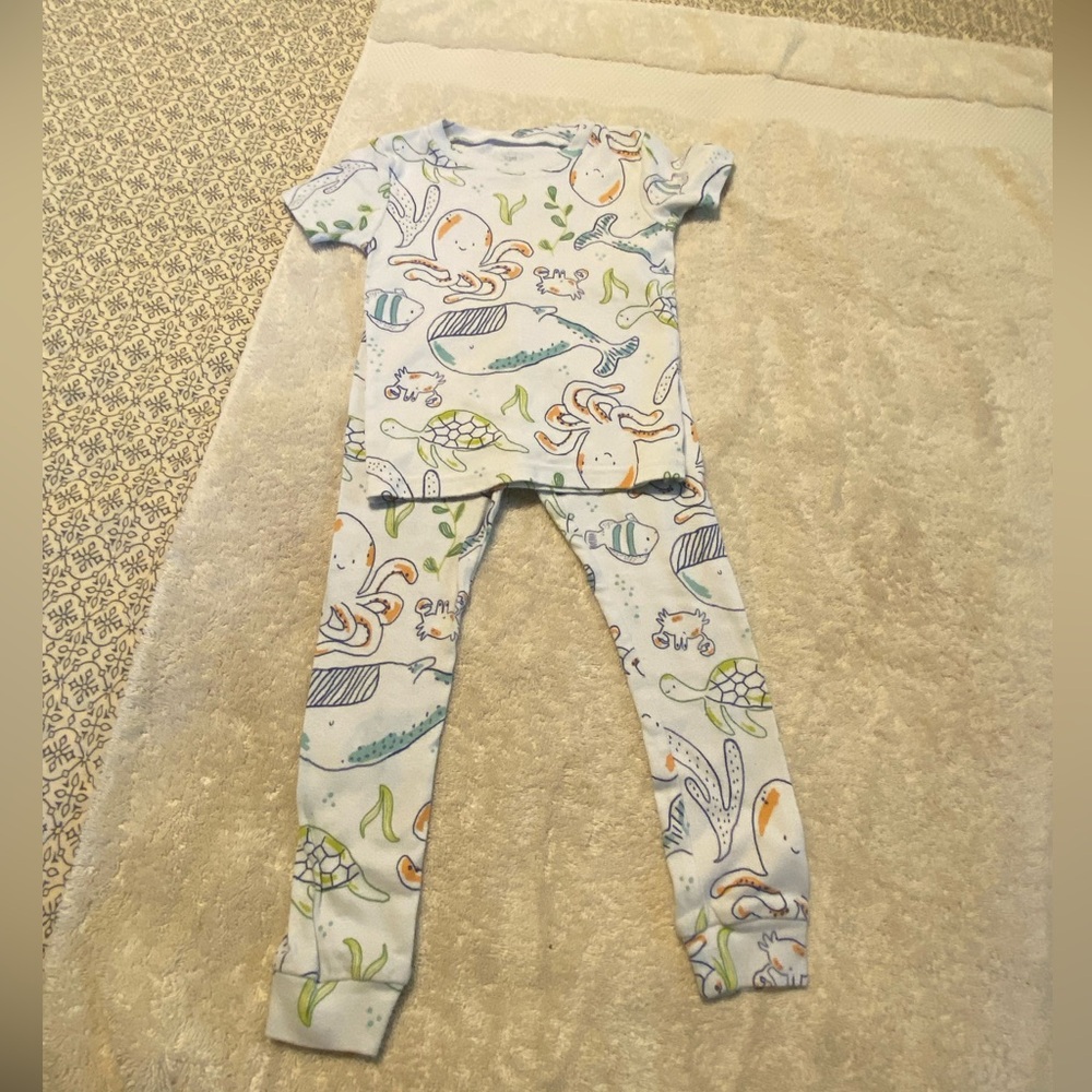 Boys 4T carters long pajamas